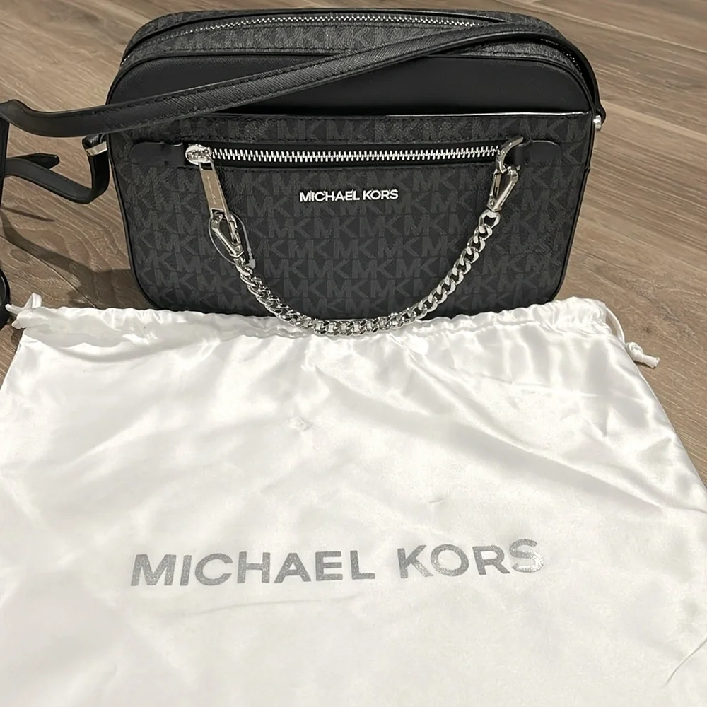 NWT Michael Kors monogram crossbody - Picture 1 of 10